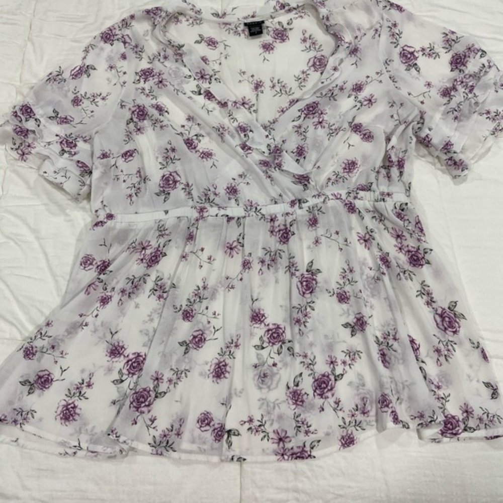 NWOT Torrid Floral Blouse!